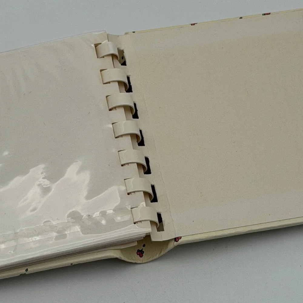 Vintage 1977 C.R. Gibson Lucy Rigg Grandma Teddy Bear Pocket Photo Album Cream